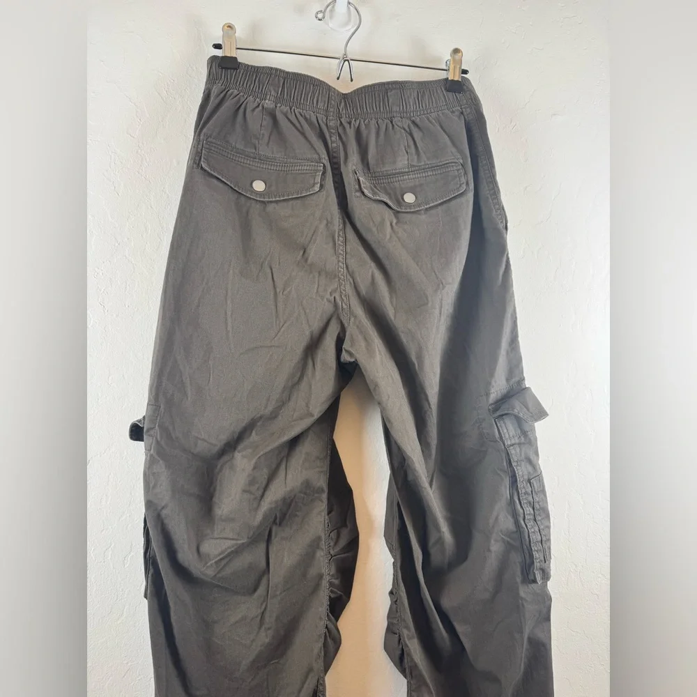 Abercrombie and Fitch Women’s cargo pants size Small - Picture 5 of 11